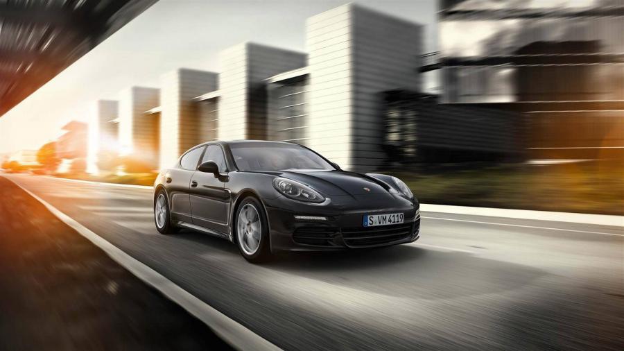  Porsche Panamera Edition 2015 года  (фото 3 из 8)